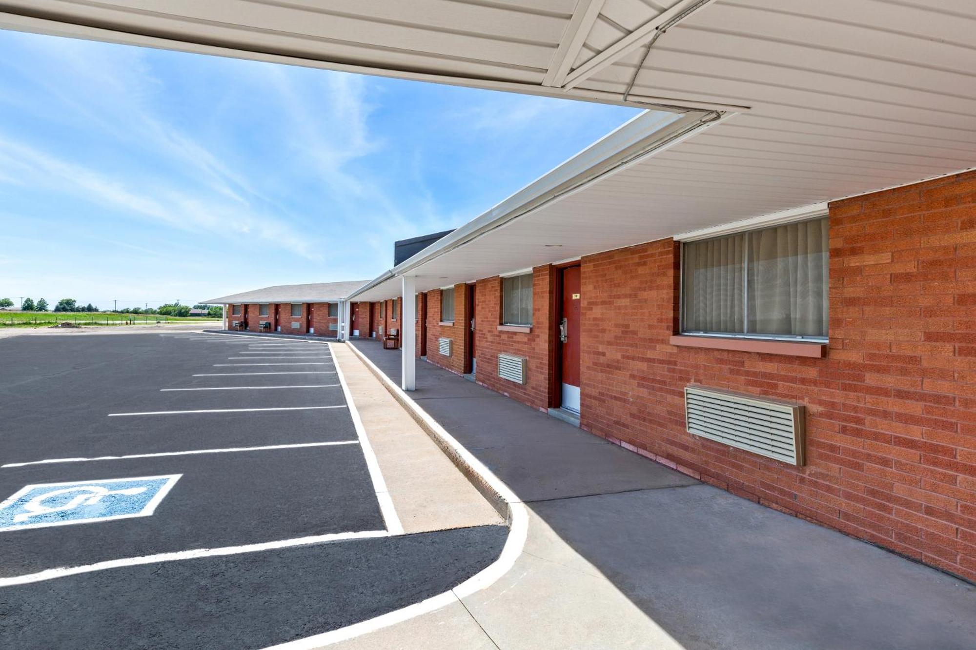 Americas Best Value Inn Belleville Exterior photo