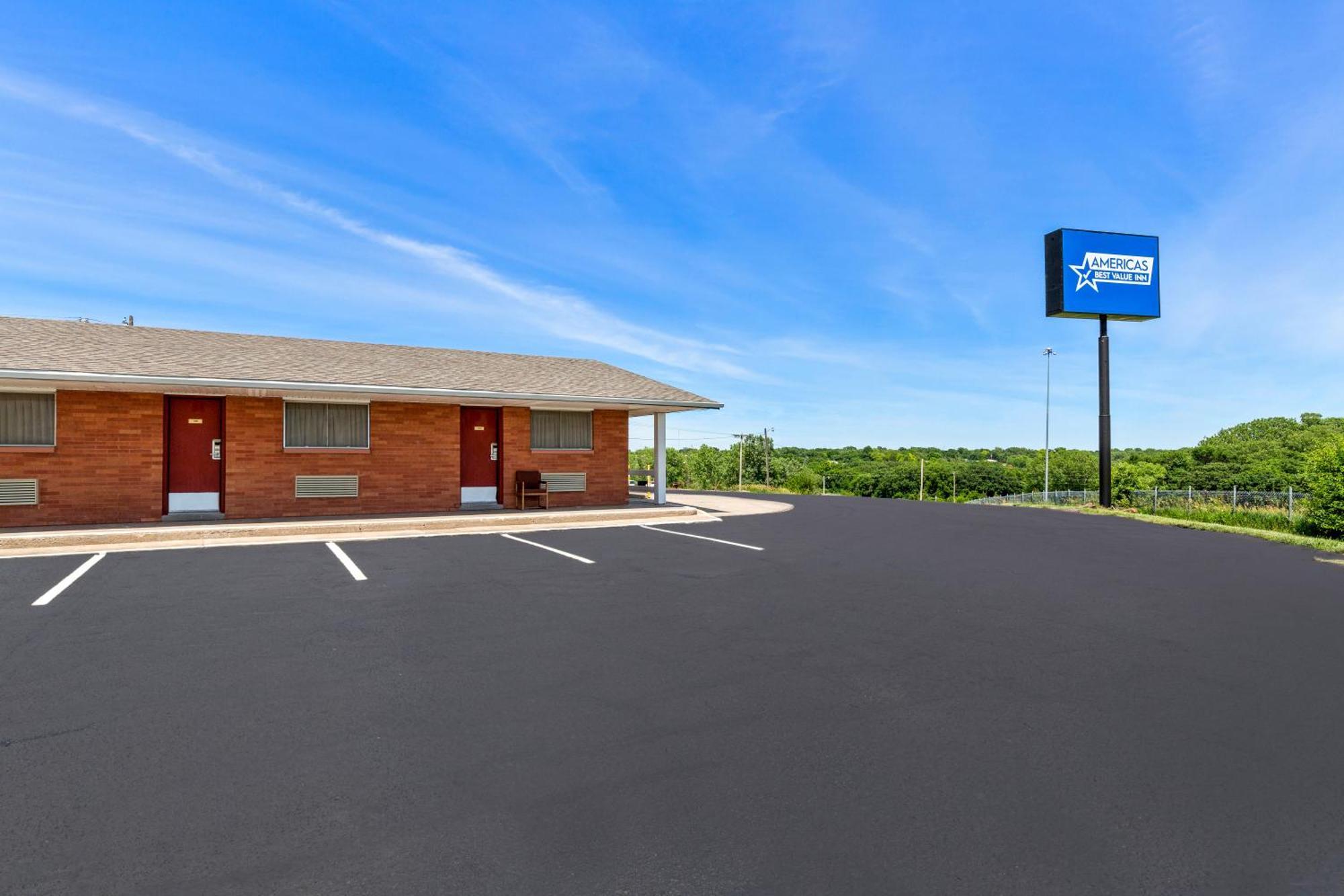 Americas Best Value Inn Belleville Exterior photo